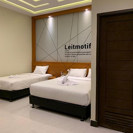 Bless Hotels Sintang Luaran gambar