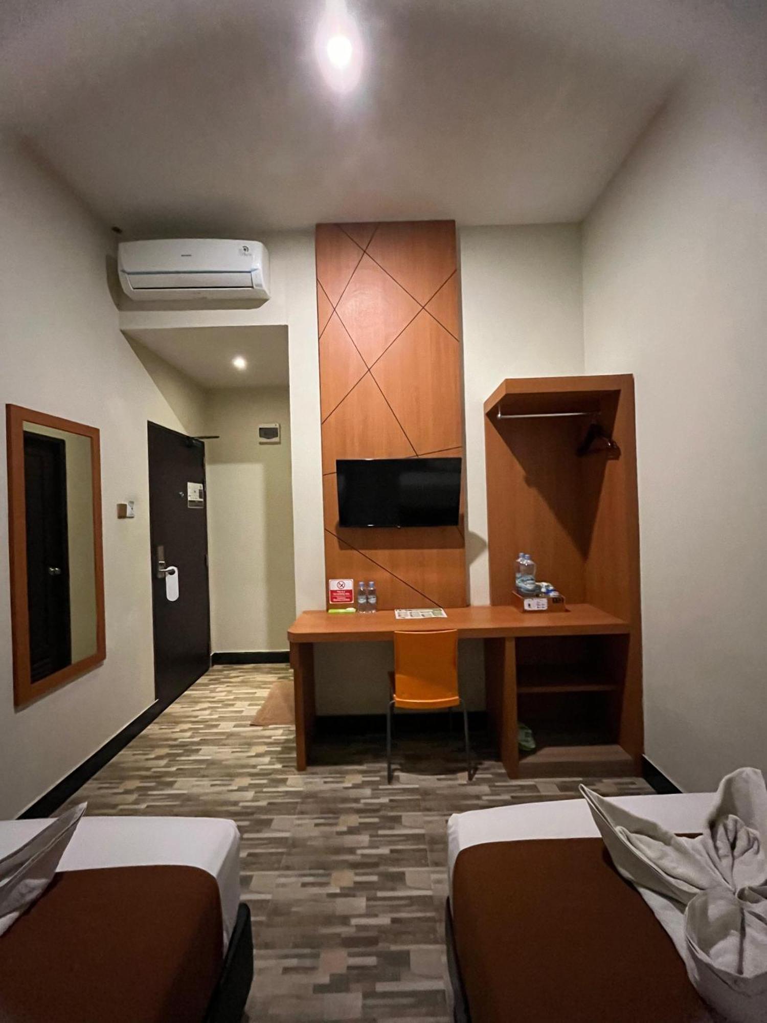 Bless Hotels Sintang Luaran gambar
