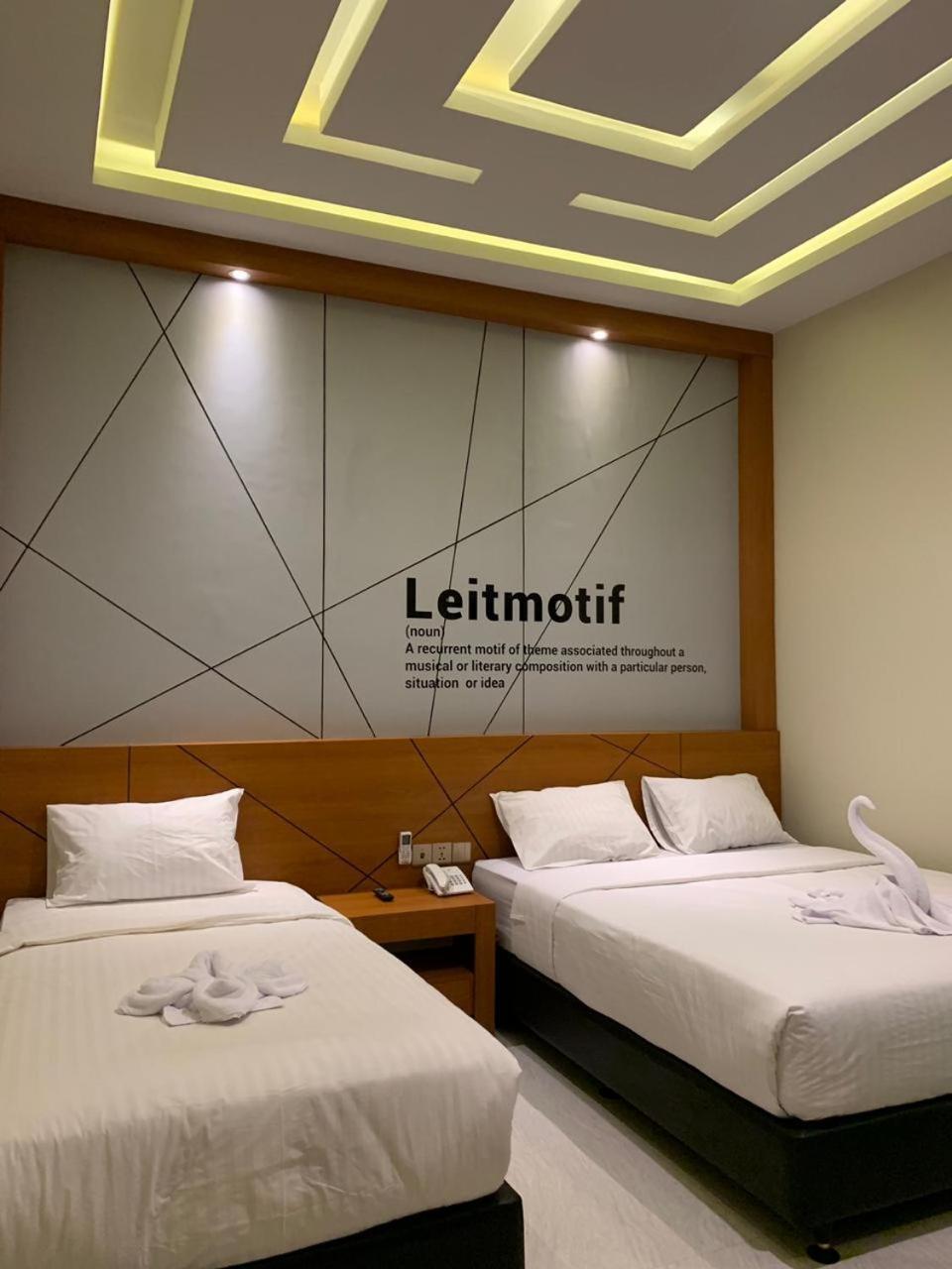 Bless Hotels Sintang Luaran gambar