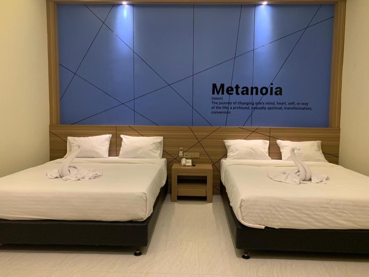 Bless Hotels Sintang Luaran gambar