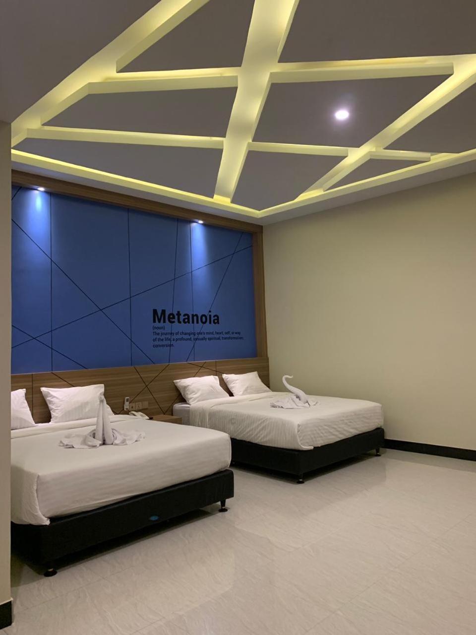 Bless Hotels Sintang Luaran gambar